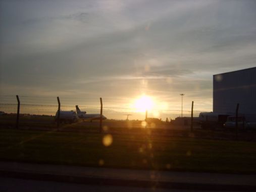 Irland wir kommen! Der Sonne entgegen in den Feierabend...  (Shannon Airport, County Clare)