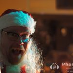Der Nikolaus bringt die Geschenke (Tombola-Gewinne)
