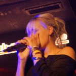 Nuking Moose mit Jenny (von We Are Riot) Nuking Moose mit Jenny (von We Are Riot)