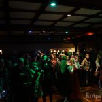 das feierwütige Volk tanzt zu Comes Vagantes