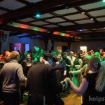 das feierwütige Volk tanzt zu Comes Vagantes