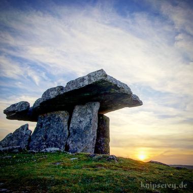 Poulnabrone-Dolmen, The Burren, County Clare
