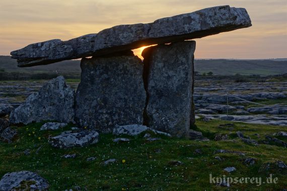 Poulnabrone-Dolmen, The Burren, County Clare